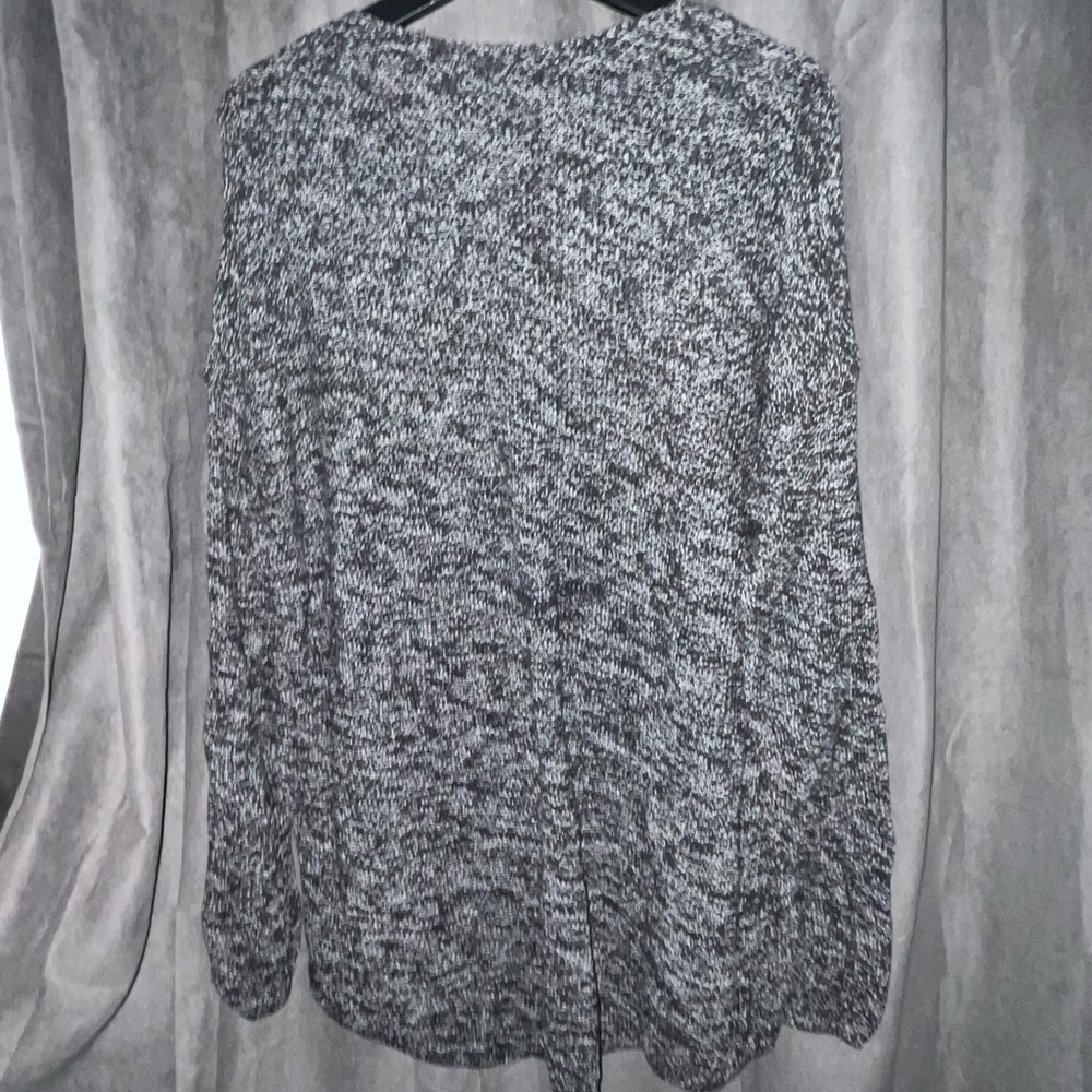 H&M Women's Black V-Neck Sweater - Picture 3 of 4